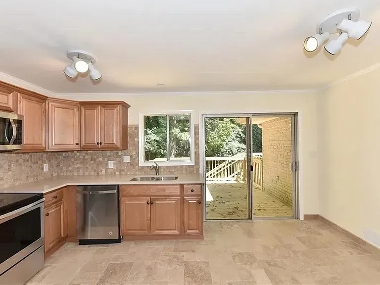 1396 E Rock Springs Cir NE — Photo 14