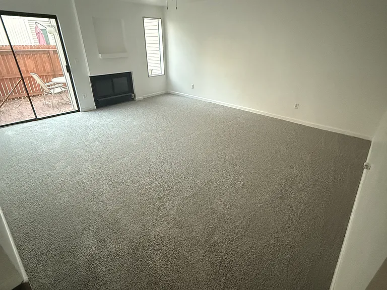 1050 S Monaco Pkwy #15 — Photo 12