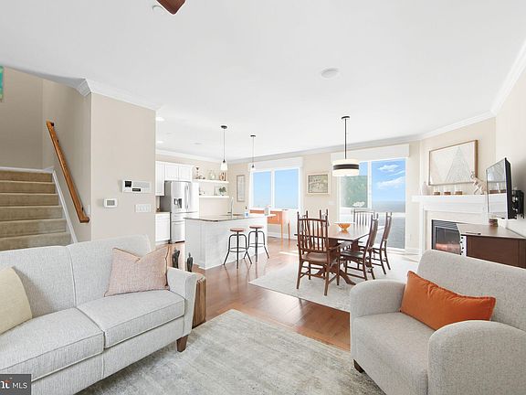 4th image of 94 New Village Greene Dr