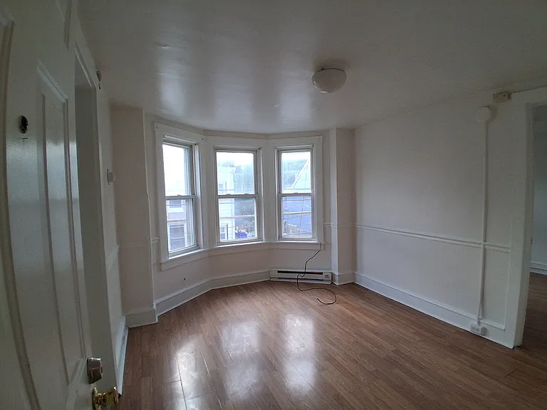 531 Robeson St — Photo 3