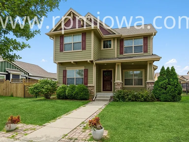 1907 SW Vintage Pkwy — Photo 1