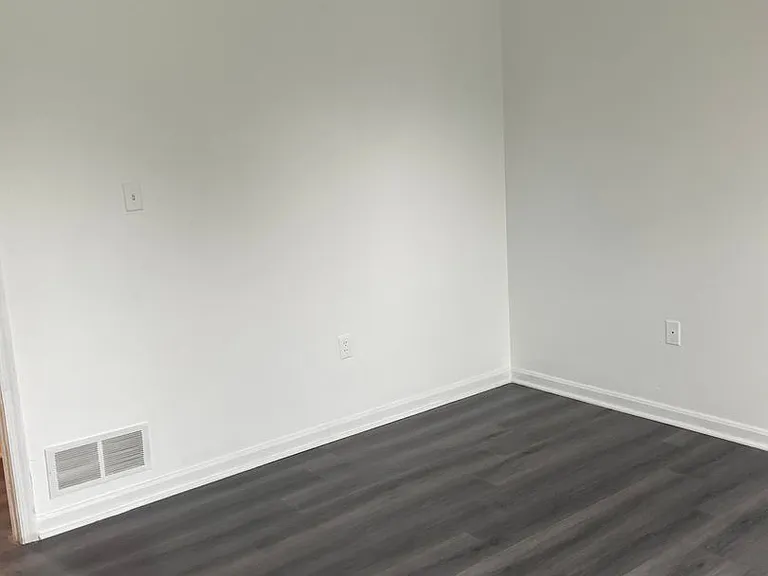 53 Mall Rd — Photo 3