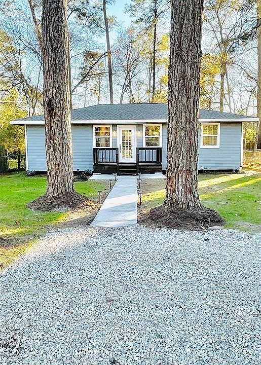 Peaceful cottage on small 4 house Cul-de-Sac. Ample room for parking 2 cars. Mature trees and small front deck.