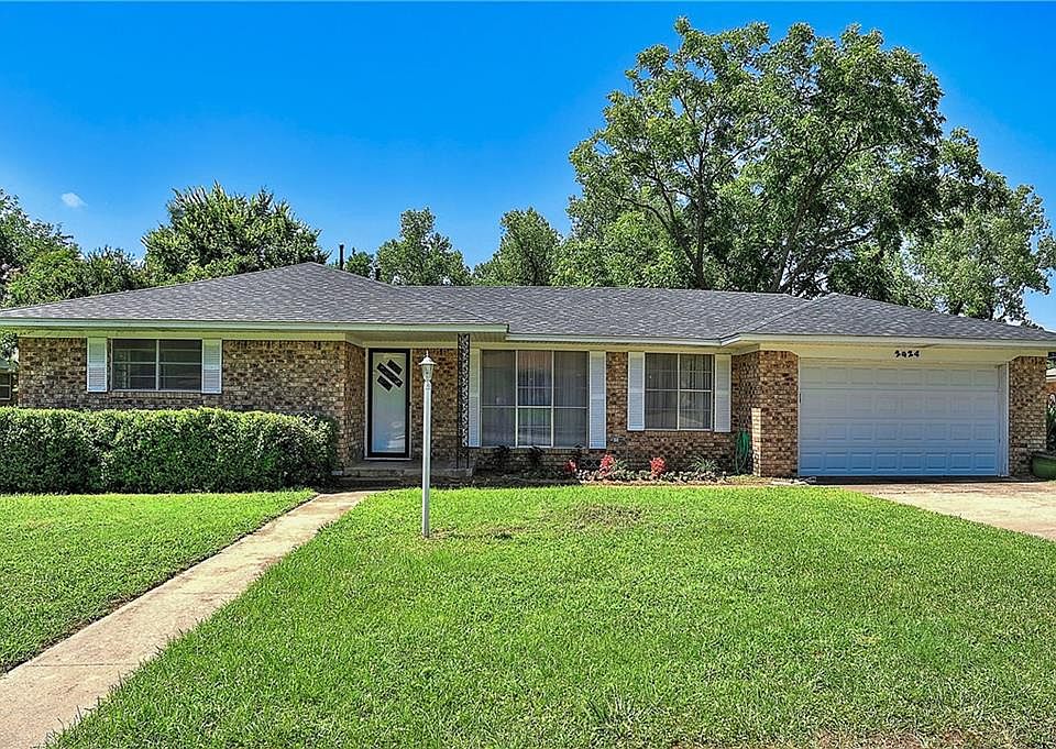 1st image of 2924 Sidney Dr
