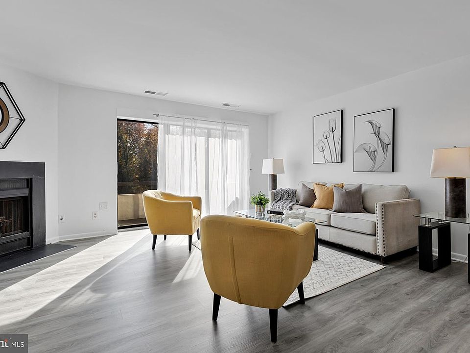 1st image of 3061 Hawthorne Dr NE #3061