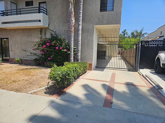 2nd image of 1024 Grand Ave APT 1