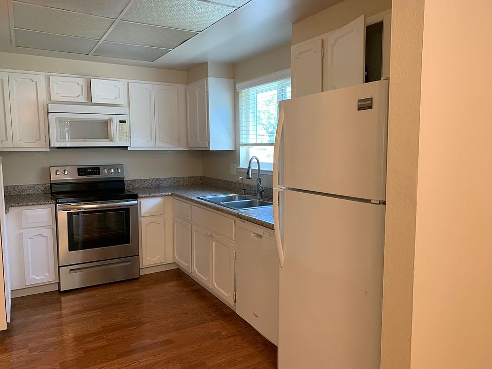 Kitchen, granite countertops