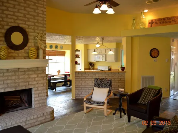 419 Capehill Dr, Webster, TX 77598