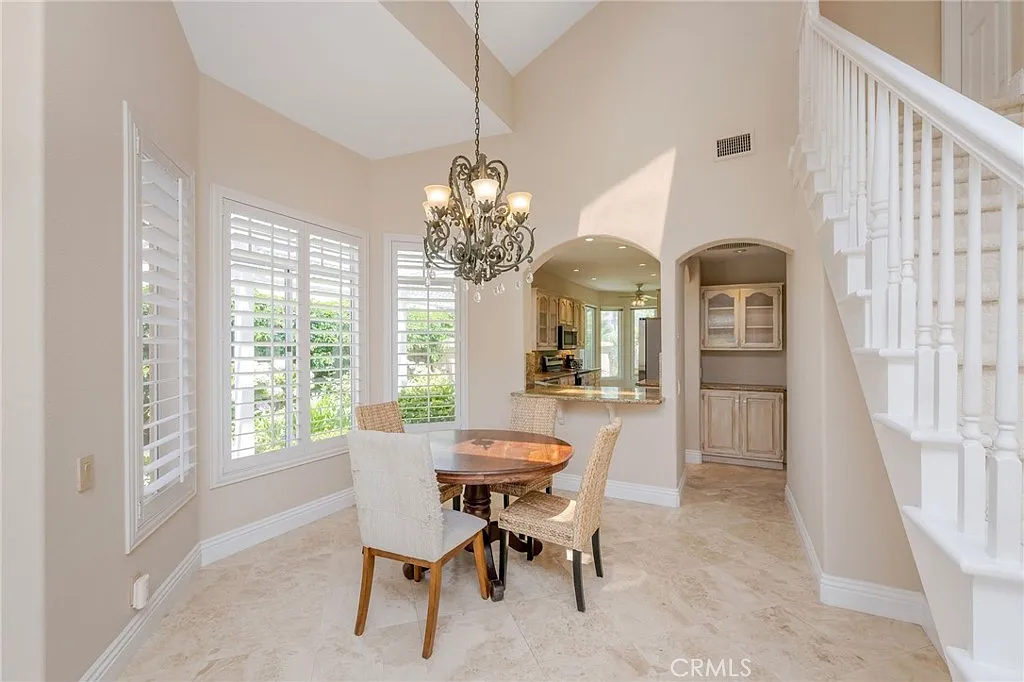 3 bed, 1553 sqft, $8,950 — Photo 3