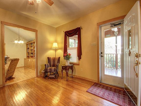 3rd image of 301 E McKinley St