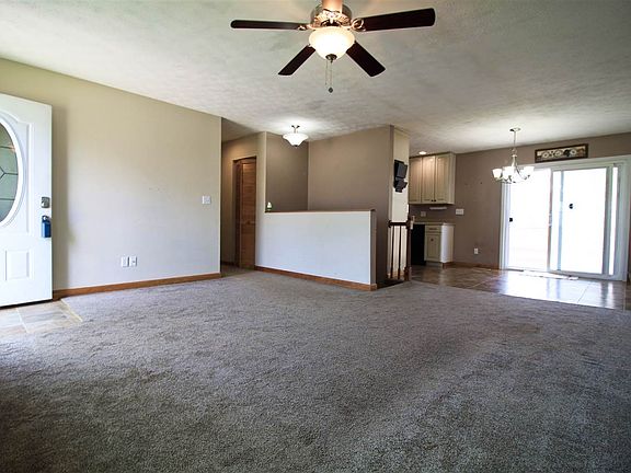 4th image of 114 Linden Ln
