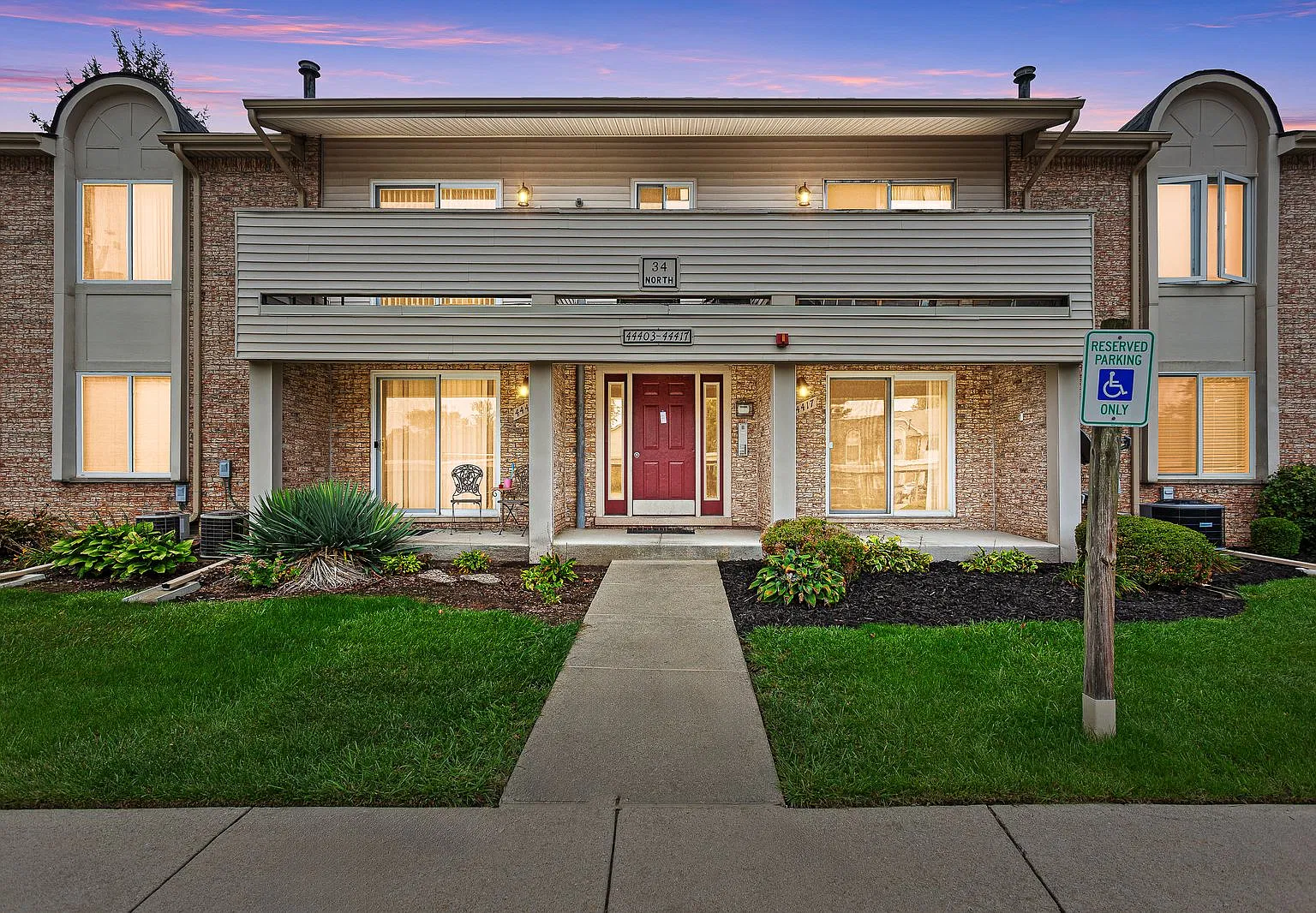 2 bed, 995 sqft, $1,300 — Photo 1