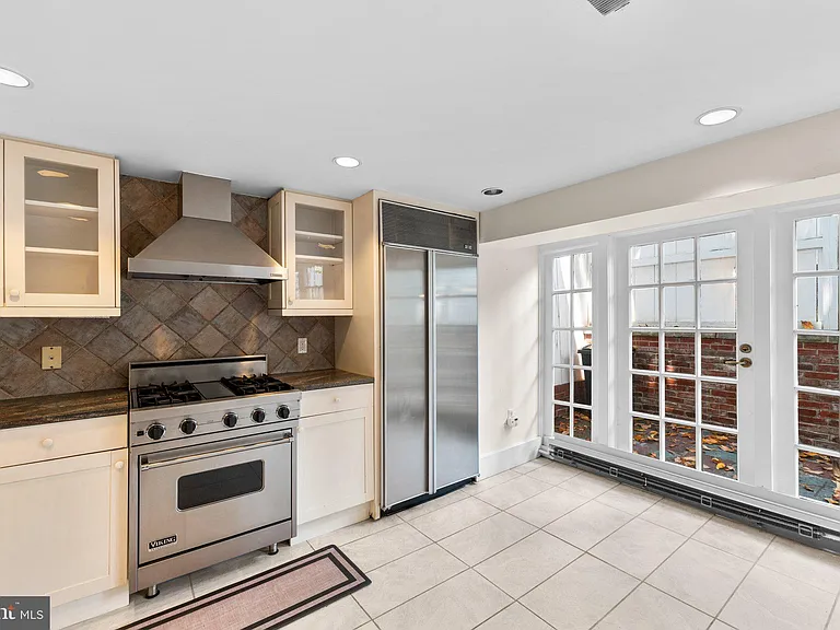 3341 Dent Pl NW — Photo 7