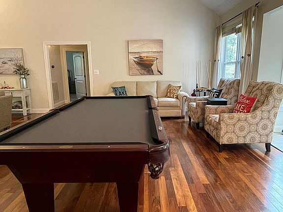 3rd image of 290 Holiday Hills Ln