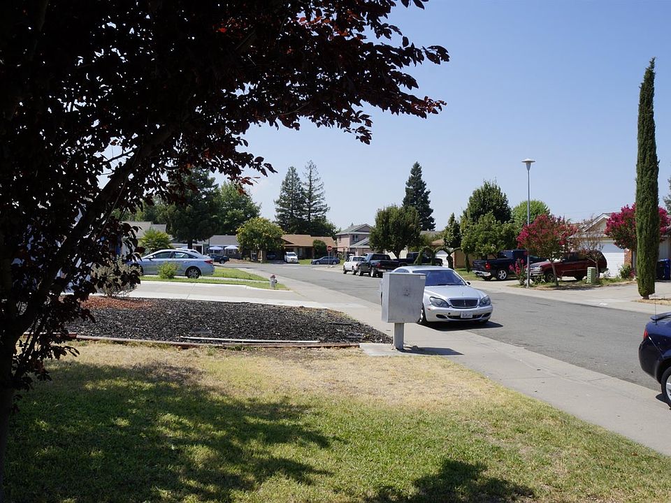 2nd image of 320 Municipal Dr