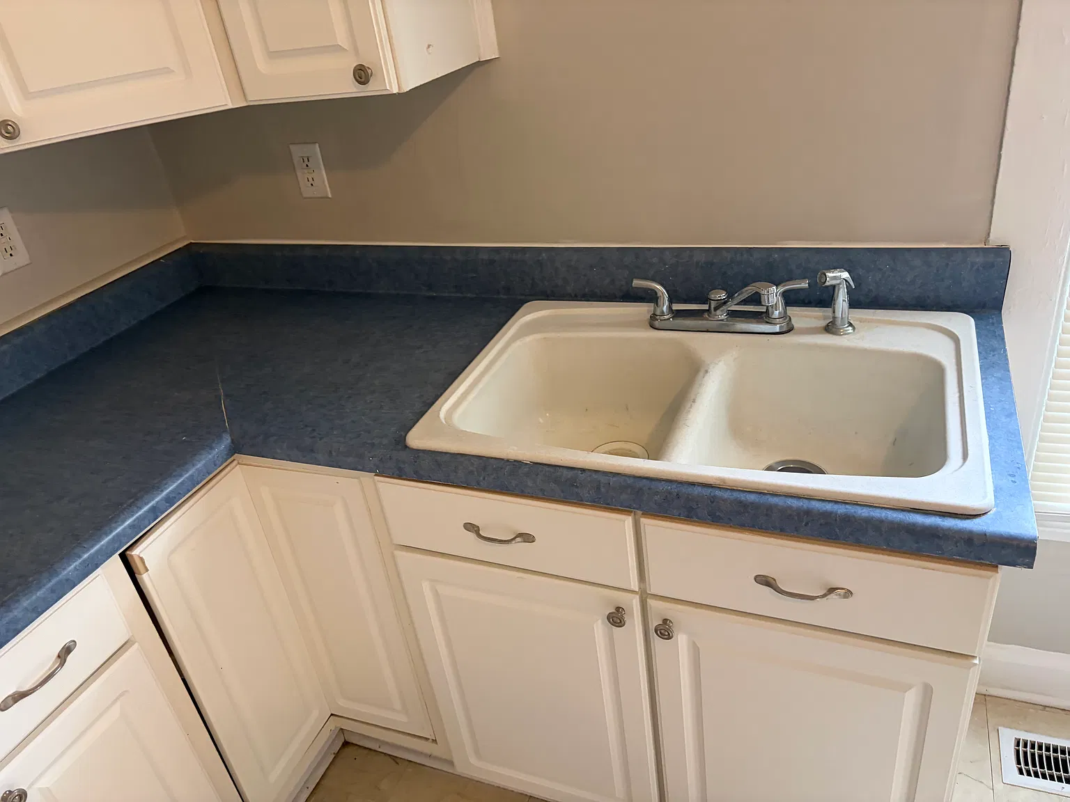 2 bed, 1037 sqft, $1,199 — Photo 3