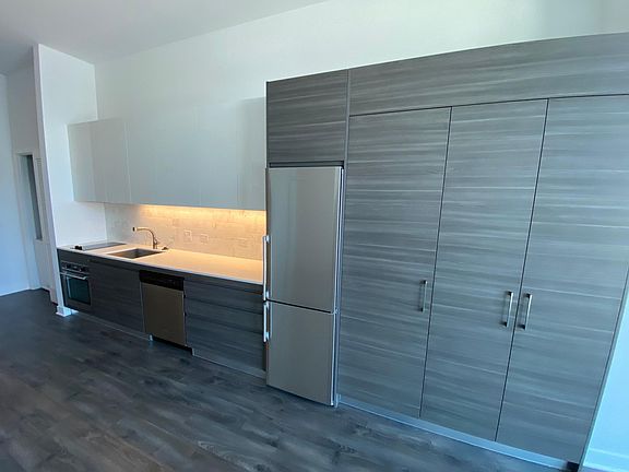 4th image of 149 W Kinzie St #1904