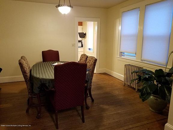4th image of 25 Dixon Ave