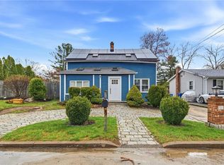 15 Versailles St, Cranston, RI 02920
