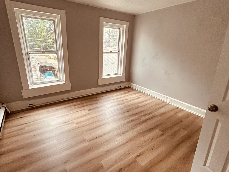 214 N Hall St — Photo 7