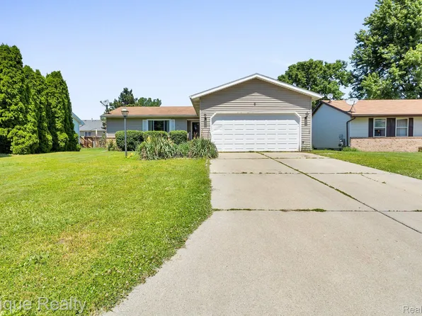 2101 Thornhill St, Port Huron, MI 48060