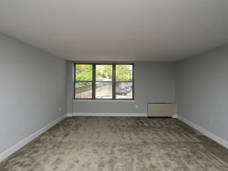Dupont Towers — Photo 13