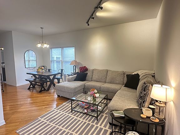 2nd image of 2529 N Marshfield Ave #2