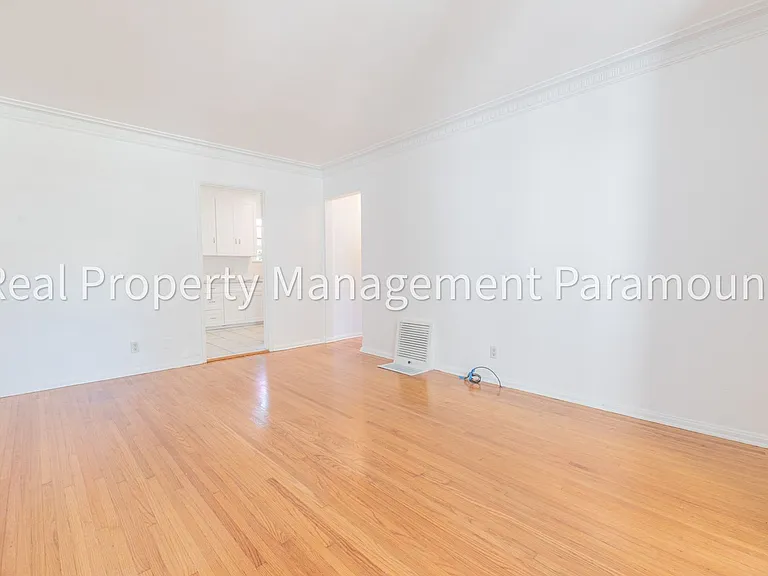 1460 S Orange Grove Ave — Photo 7