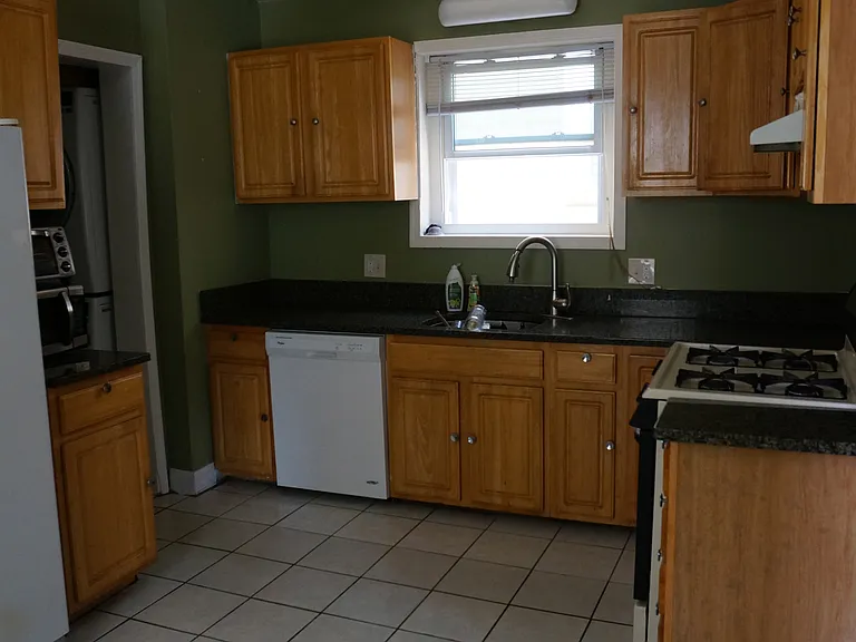 Hamlin Pl NE — Photo 2