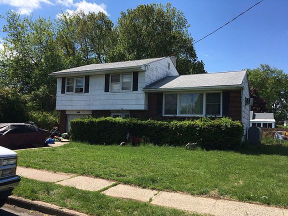4th image of 903 Merlin St