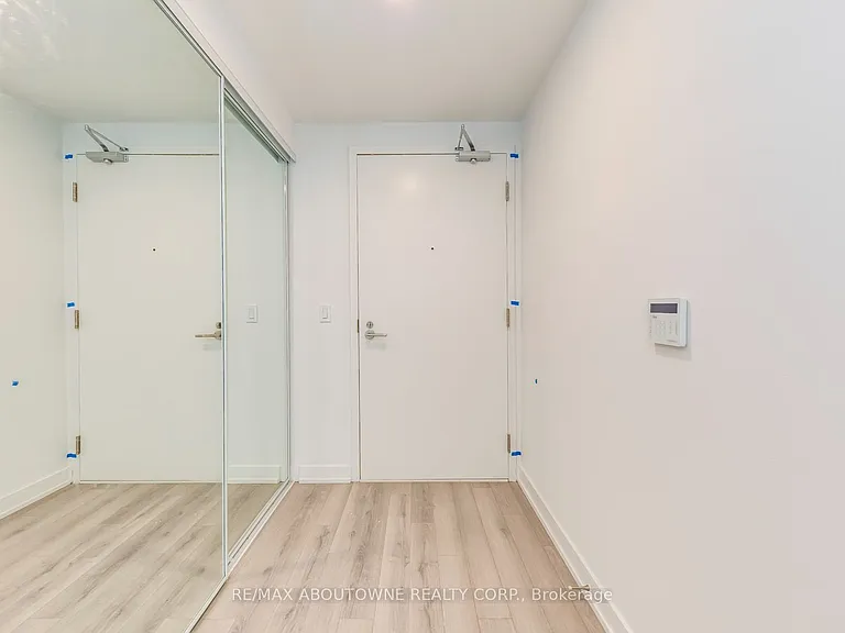 230 Simcoe St #1327 — Photo 2