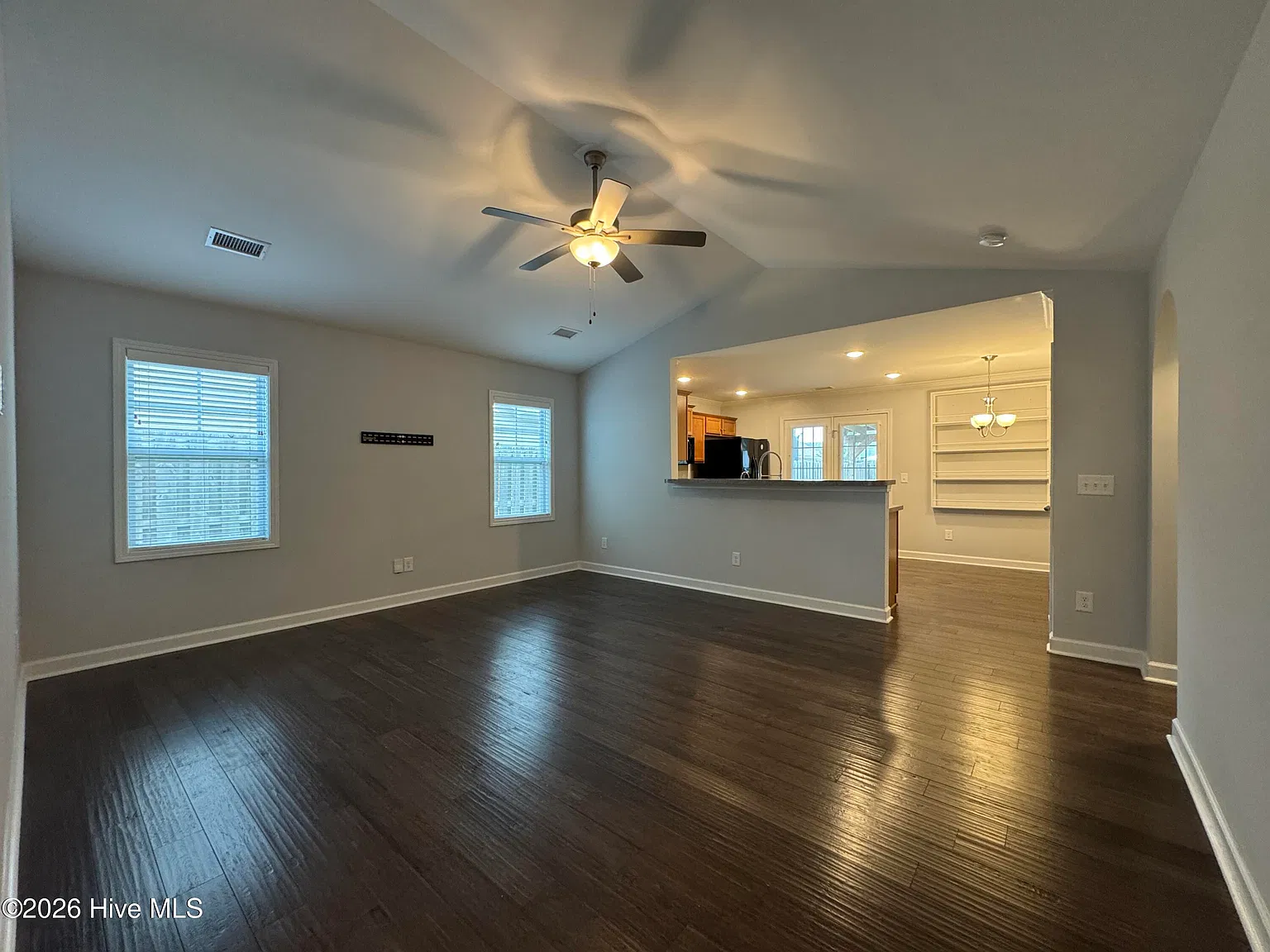 3 bed, 2.0 bath, 1250 sqft, $2,100 — Photo 3