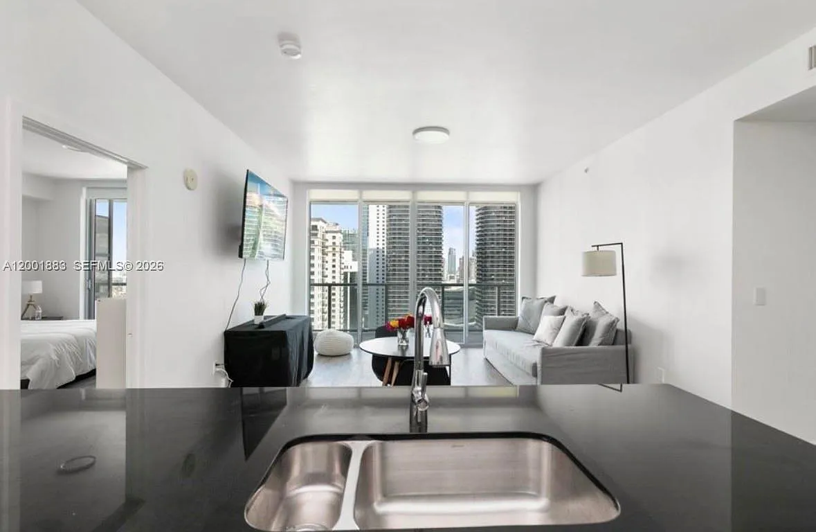 The Axis On Brickell Ii C — Photo 1