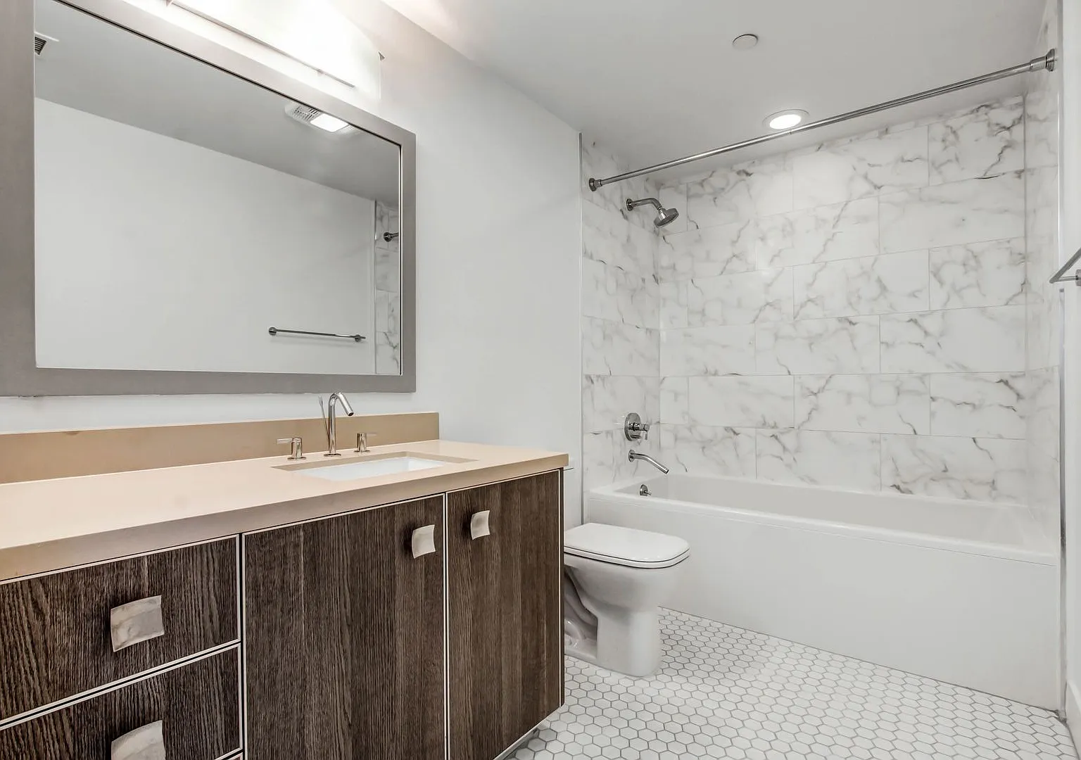 2 bed, 1215 sqft, $4,695 — Photo 4