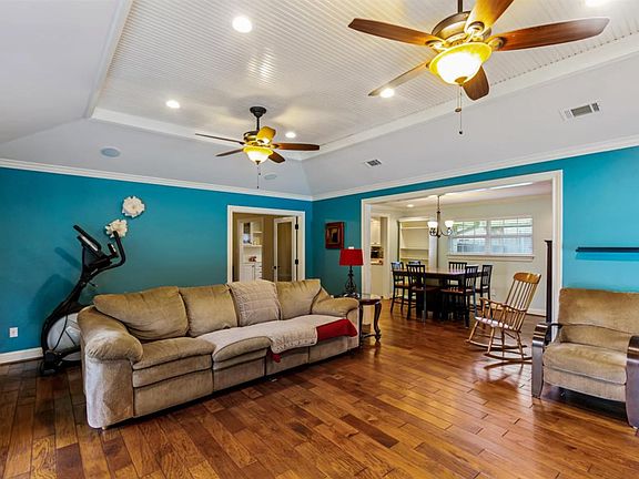 3rd image of 101 Woodsong St