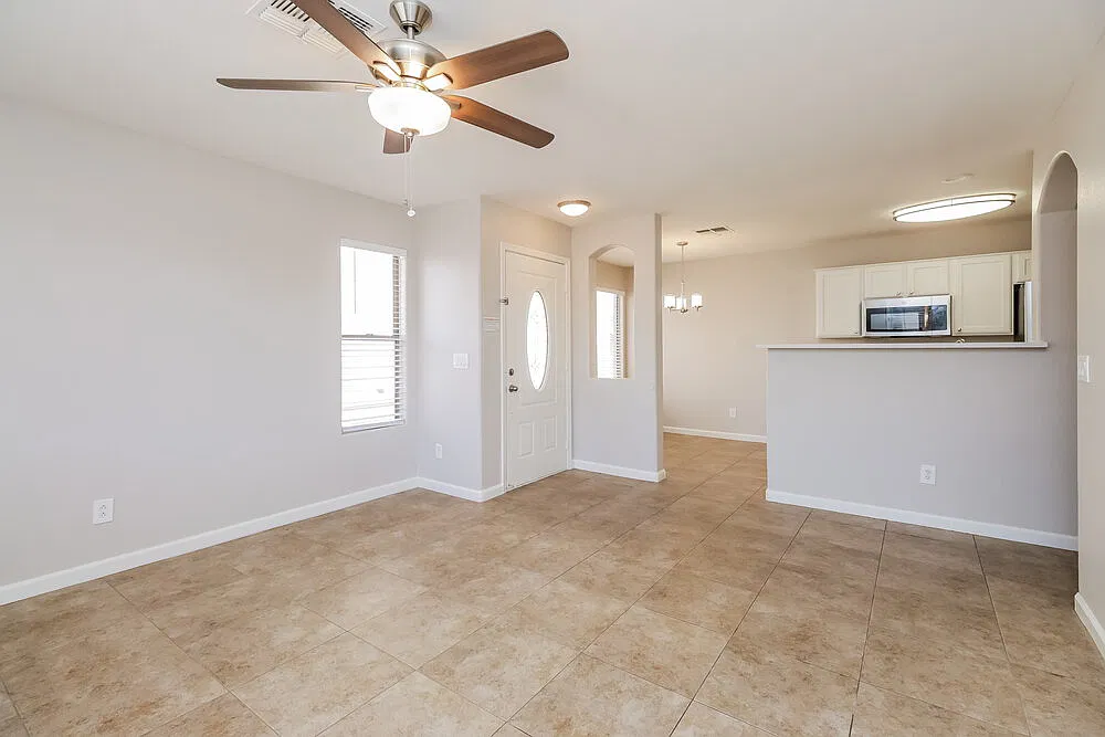 4 bed, 2.0 bath, 1308 sqft, $2,205 — Photo 4