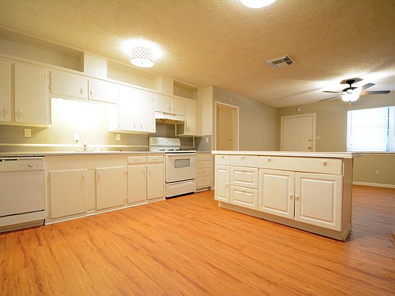 5th image of 1204 Curry Ave