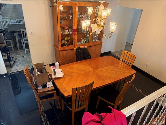 5th image of 36 E Willow Street