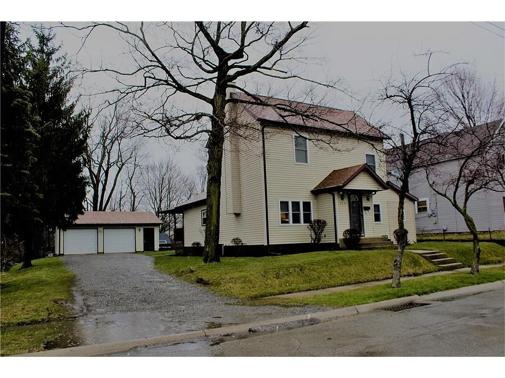 228 Carter Ave photo 1