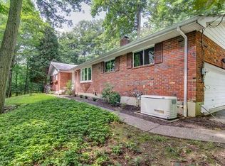 32 Dogwood Dr, Chester, NJ 07930