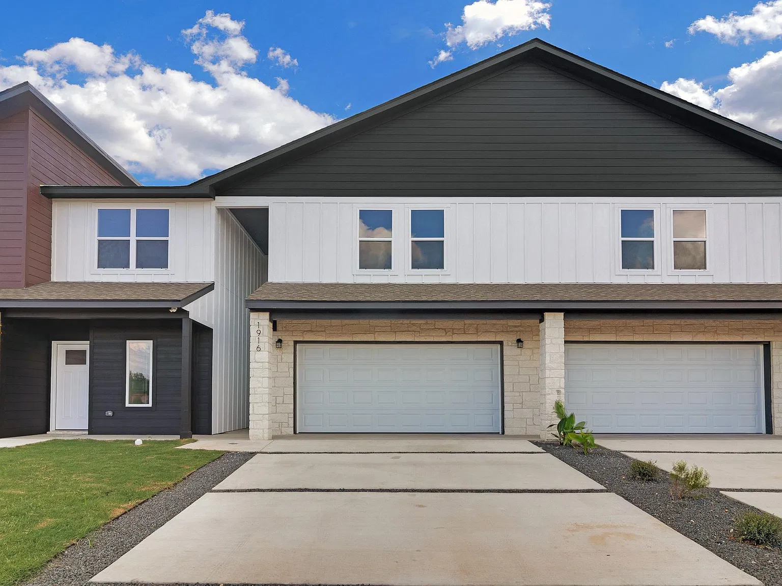 3 bed, 2.5 bath, 1698 sqft, $1,695 — Photo 1