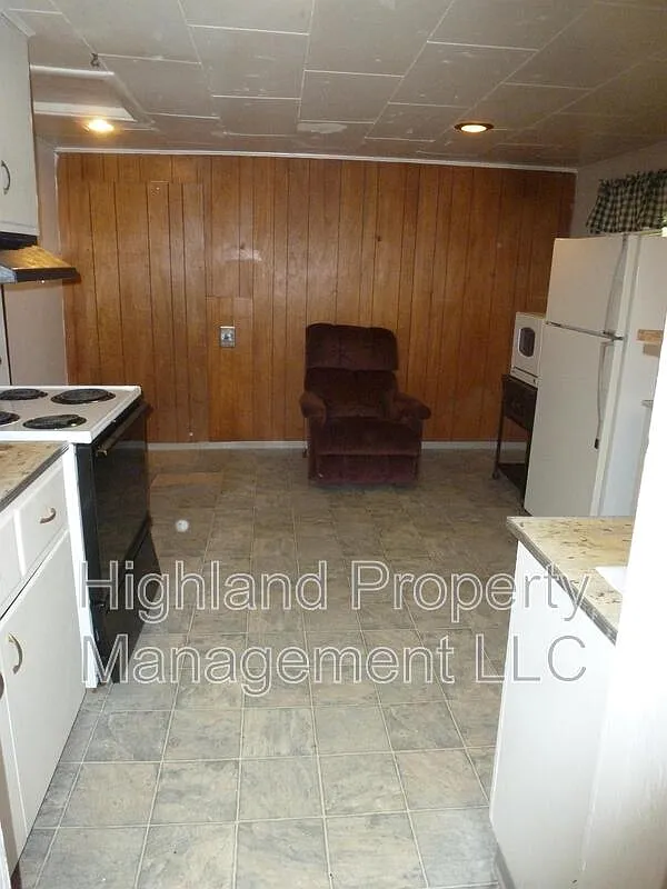 Building Photo - 1170 NE Harvey Rd #B