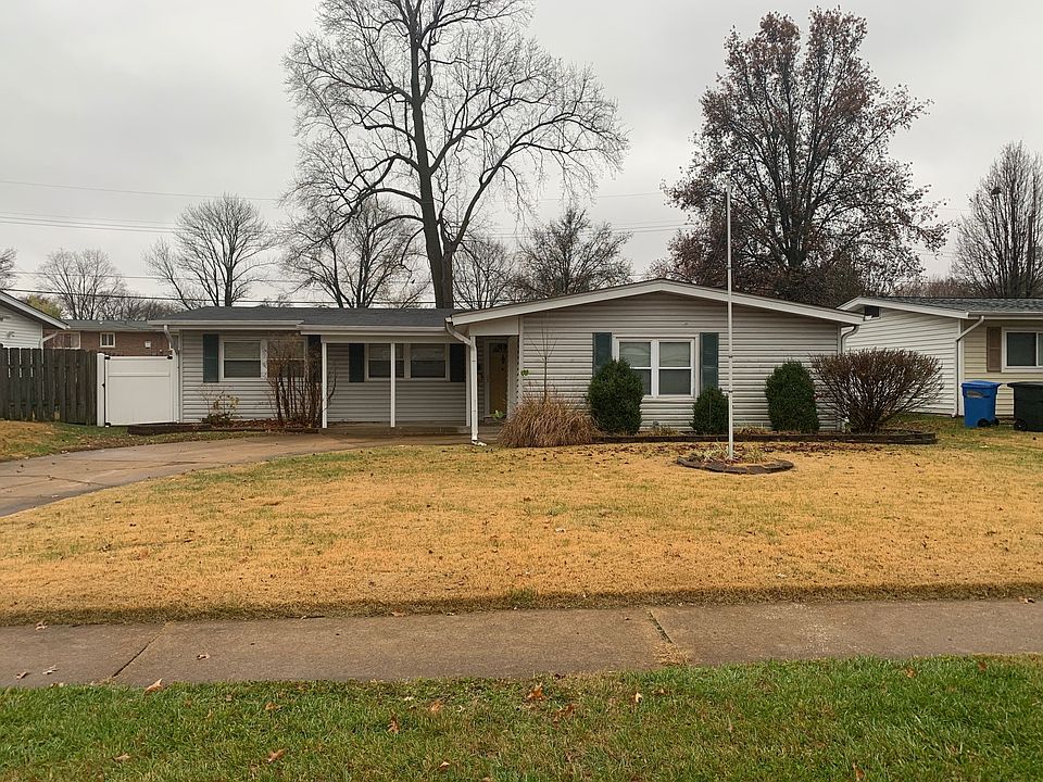 1st image of 860 Gonzaga Ln