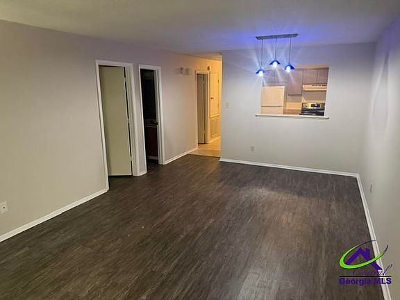 3rd image of 209B Woodcrest Cir
