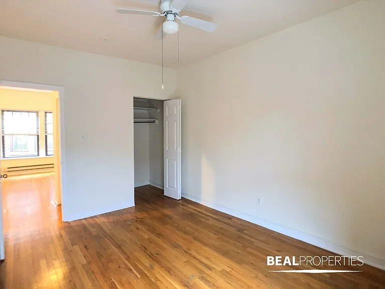 654 W Cornelia Ave #4 — Photo 8