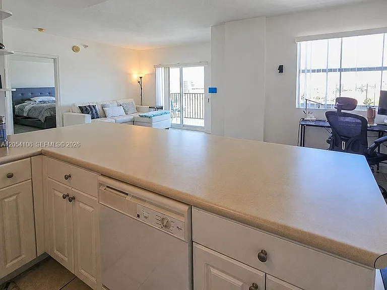 1627 SW 37th Ave #802 — Photo 15