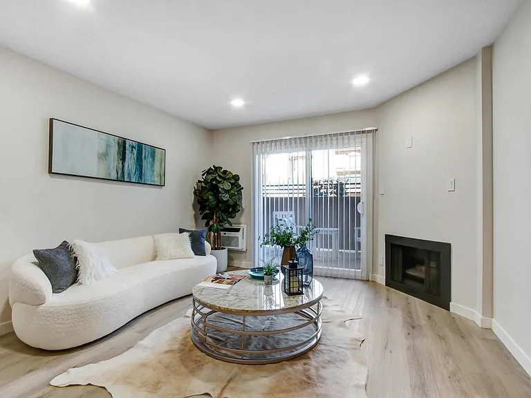 3700 Sepulveda Apartments — Photo 28