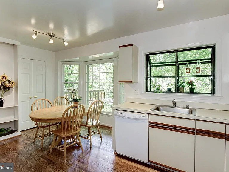 13 Avalon Ct — Photo 9