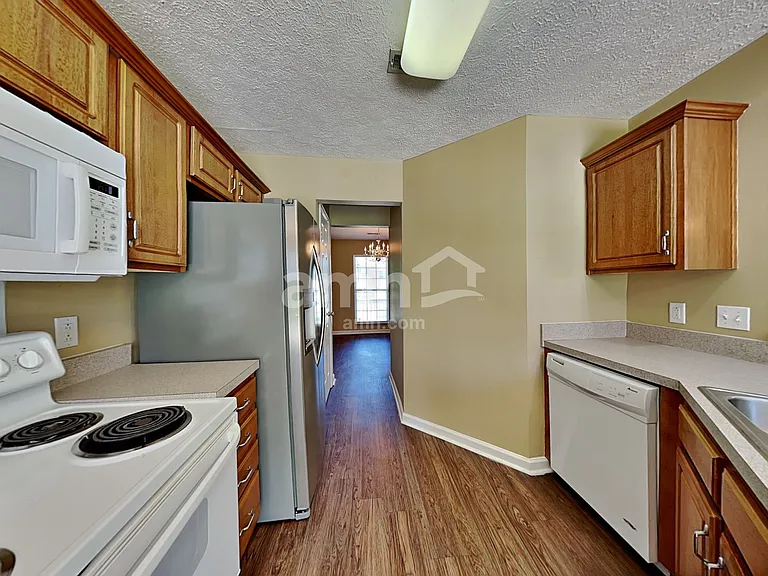 1000 Brianne Ct — Photo 3
