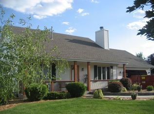 28815 Oak Hill Ln, Waterford, WI 53185